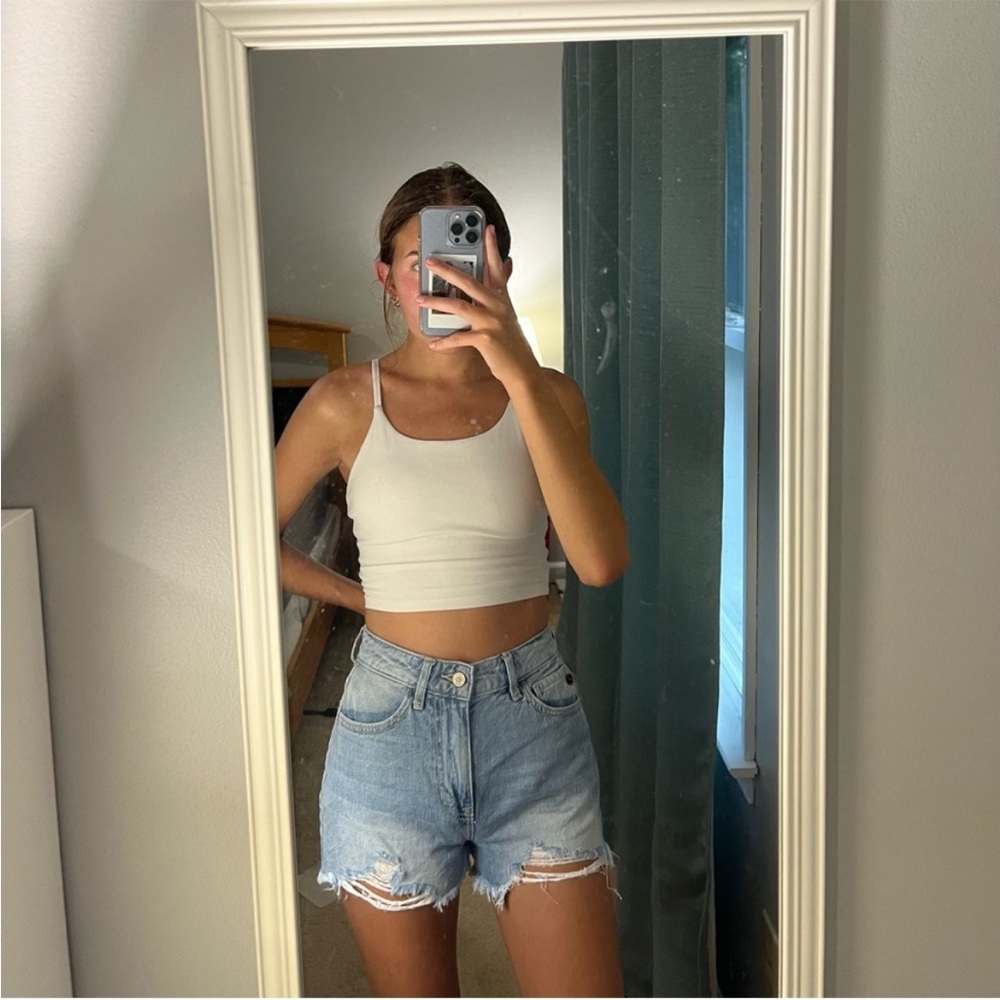 KanCan - Ivanna High Rise Mom Shorts (Light Wash) - Picture 5 of 5